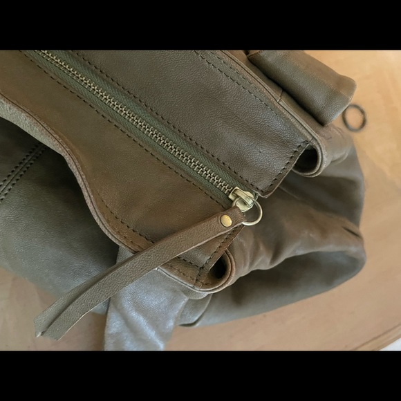 “SORIAL” Leather shoulder bag with zipper closure big-roomy - Picture 4 of 10